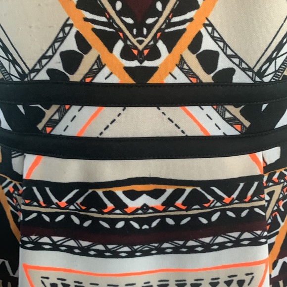 Patterned Knee-Length Dress - Picture 2 of 10